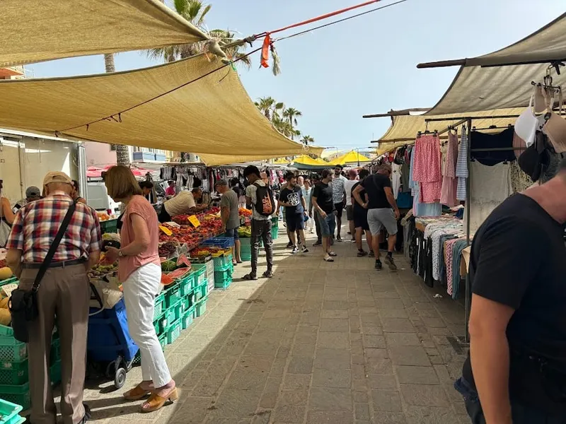 Nyüzsgő vasárnapi piac Marsaxlokkban